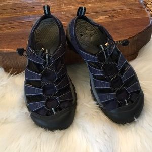 Keen Size 9.5
Waterproof (I just think that’s hilarious for an open sandal, 😂)